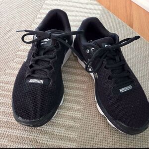 Under Armour Black Athletic Shoes, unisex